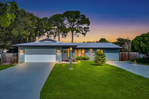 379 SE Husted Ter, Port Saint Lucie, FL 34983