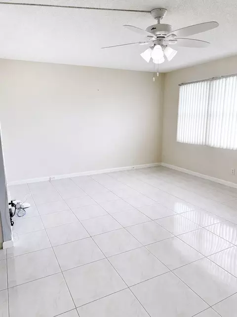 Living - 1089 Wolverton E #1089, Boca Raton, FL 33434 photo 1 of 2