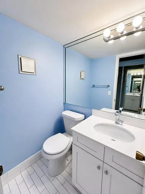 Bath - 1089 Wolverton E #1089, Boca Raton, FL 33434 photo 1 of 3