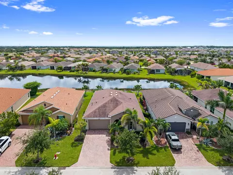 12497 SW Silverwood Ave, Port Saint Lucie, FL 34987