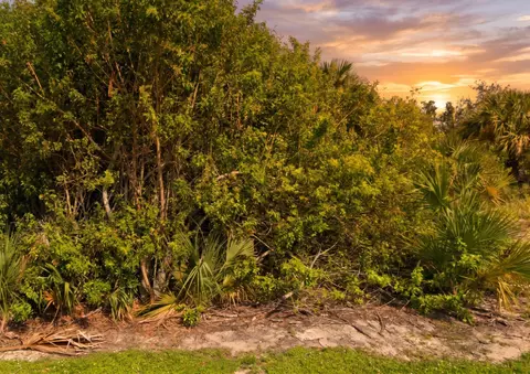 2300 42nd St, Vero Beach, FL 32967