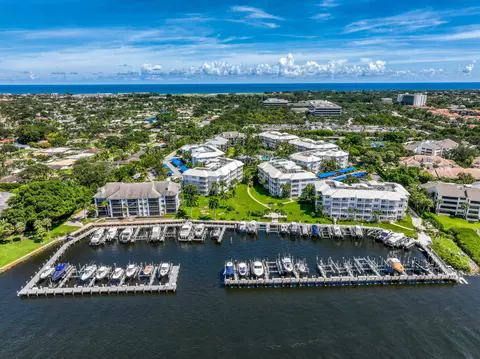 441 Bay Colony Dr N, Juno Beach, FL 33408