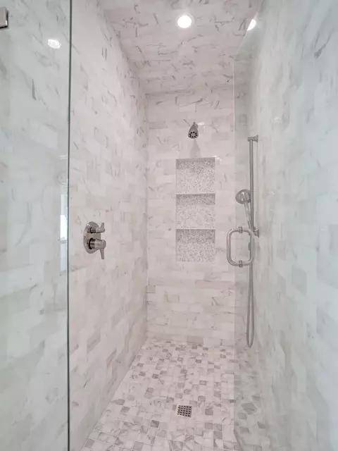 Bath - 3207 Dover Rd, Pompano Beach, FL 33062 photo 5 of 8