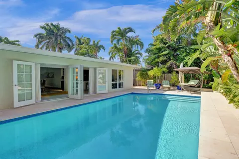 Exterior - 3207 Dover Rd, Pompano Beach, FL 33062 photo 7 of 9
