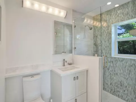 Bath - 3207 Dover Rd, Pompano Beach, FL 33062 photo 6 of 8