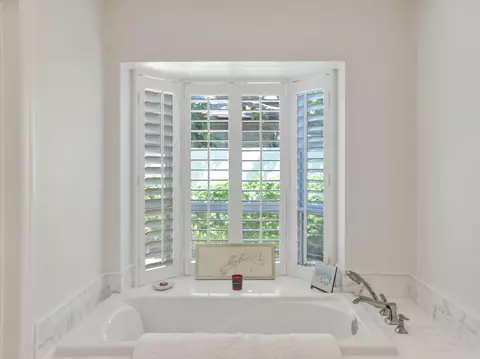 Bath - 3207 Dover Rd, Pompano Beach, FL 33062 photo 2 of 8