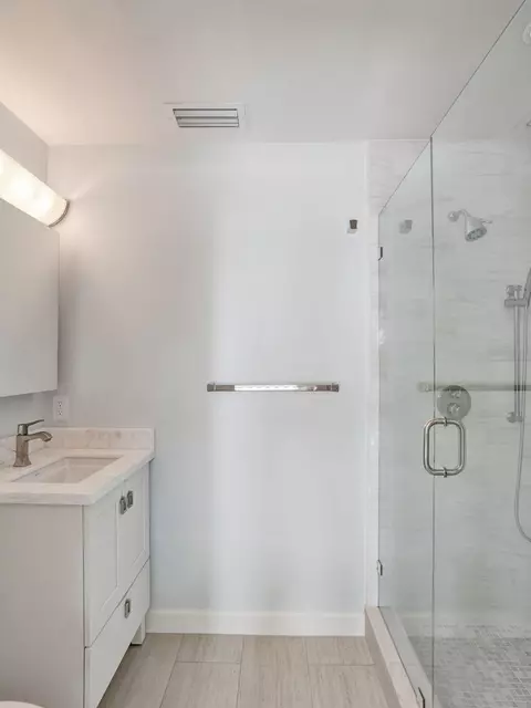 Bath - 3207 Dover Rd, Pompano Beach, FL 33062 photo 8 of 8