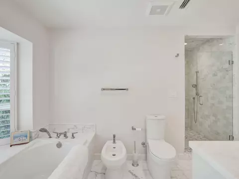 Bath - 3207 Dover Rd, Pompano Beach, FL 33062 photo 3 of 8