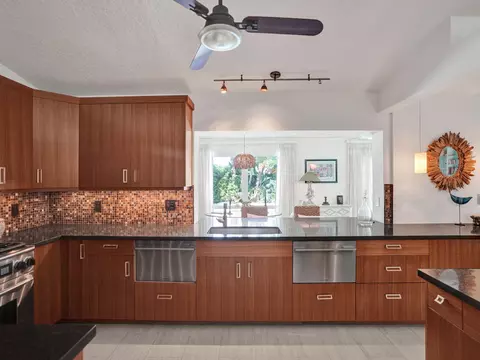 Kitchen - 3207 Dover Rd, Pompano Beach, FL 33062 photo 3 of 4