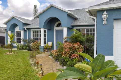4239 SW Callicoe St, Port Saint Lucie, FL 34953