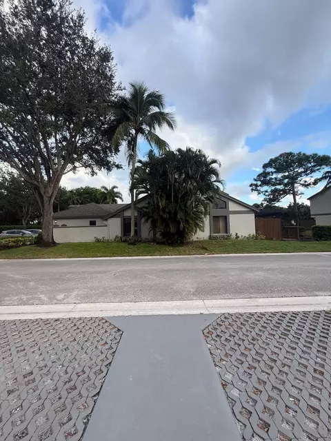 315 Landings Blvd, Greenacres, FL 33413
