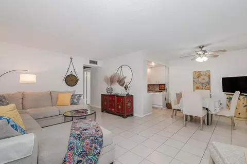 1004 Newport G #1004, Deerfield Beach, FL 33442