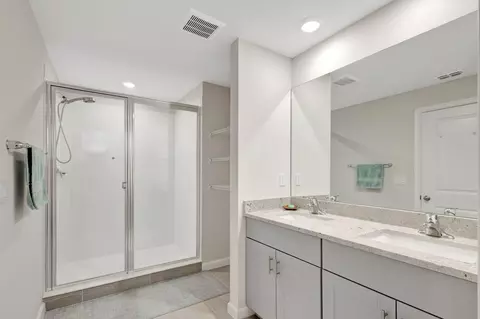 Bath - 2401 SE Tarvest Way, Stuart, FL 34997 photo 3 of 4