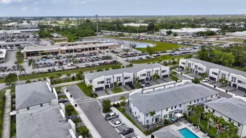 View/Area - 2401 SE Tarvest Way, Stuart, FL 34997 photo 2 of 8