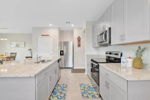 Kitchen - 2401 SE Tarvest Way, Stuart, FL 34997 photo 4 of 5