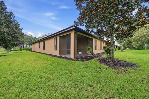 Exterior - 201 Shell Falls Dr, Apollo Beach, FL 33572 photo 5 of 8