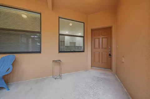 Exterior - 201 Shell Falls Dr, Apollo Beach, FL 33572 photo 3 of 8