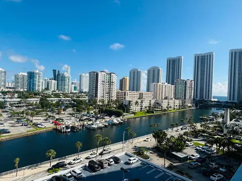 500 Bayview Dr #925, Sunny Isles Beach, FL 33160