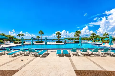 500 Bayview Dr #925, Sunny Isles Beach, FL 33160