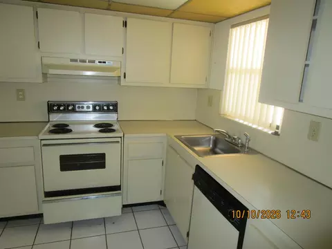 10466 Sunrise Lakes Blvd #301, Sunrise, FL 33322