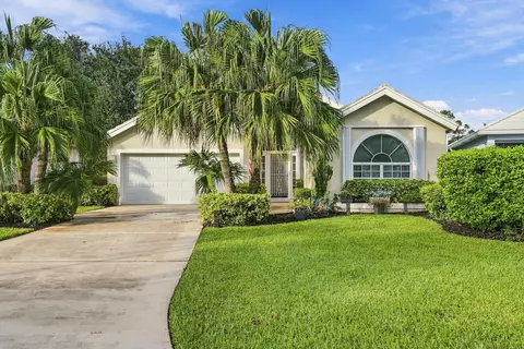 442 SW Fairway Vis, Port Saint Lucie, FL 34986