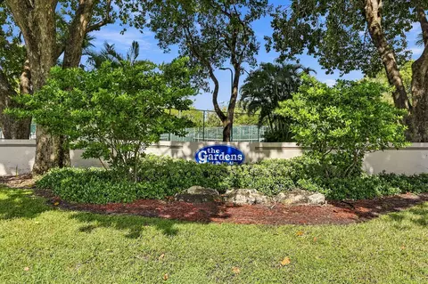 717 Gardens Dr #206, Pompano Beach, FL 33069