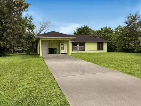 549 NW Bayshore Blvd, Port Saint Lucie, FL 34983