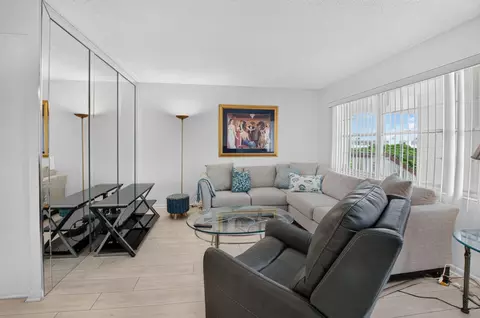 Living - 4071 Cornwall D, Boca Raton, FL 33434 photo 2 of 5