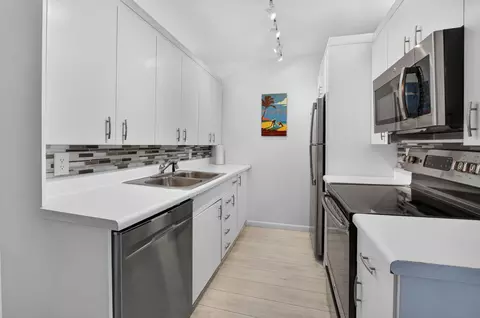 Kitchen - 4071 Cornwall D, Boca Raton, FL 33434 photo 1 of 5