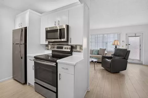 Kitchen - 4071 Cornwall D, Boca Raton, FL 33434 photo 4 of 5