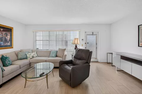 Living - 4071 Cornwall D, Boca Raton, FL 33434 photo 3 of 5