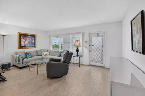 Living - 4071 Cornwall D, Boca Raton, FL 33434 photo 5 of 5