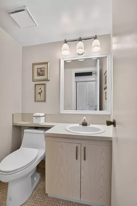 Bath - 4071 Cornwall D, Boca Raton, FL 33434 photo 2 of 5