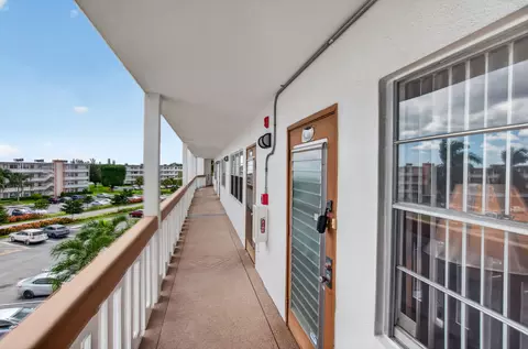 Entry Way - 4071 Cornwall D, Boca Raton, FL 33434 photo 2 of 2