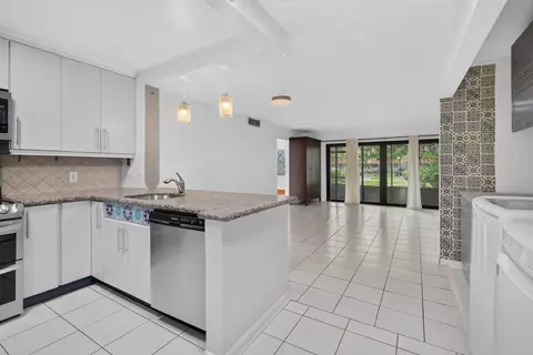 301 N Pine Island Rd #162, Plantation, FL 33324