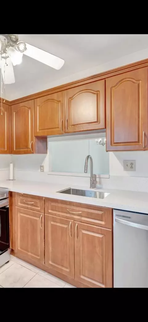 4341 NW 16th St #203, Lauderhill, FL 33313