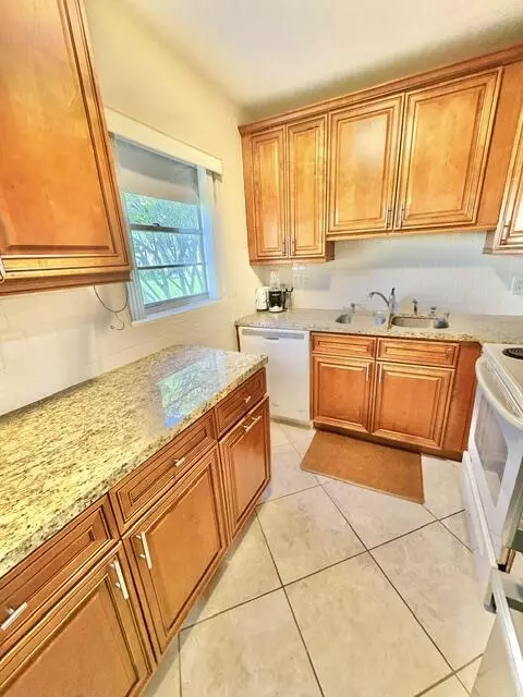49 Norwich C, West Palm Beach, FL 33417