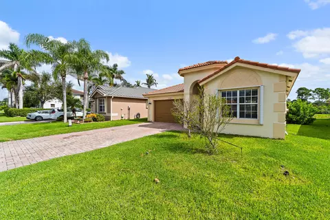 Exterior - 5183 SE Graham Dr, Stuart, FL 34997 photo 3 of 9