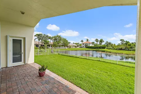 Exterior - 5183 SE Graham Dr, Stuart, FL 34997 photo 4 of 9