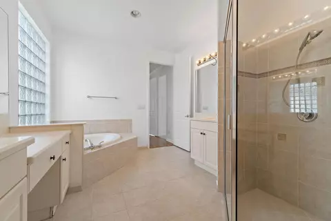 Bath - 5183 SE Graham Dr, Stuart, FL 34997 photo 3 of 7