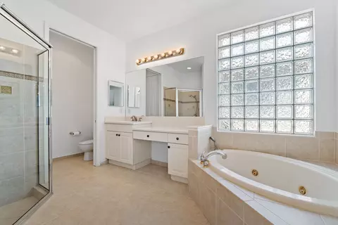 Bath - 5183 SE Graham Dr, Stuart, FL 34997 photo 2 of 7