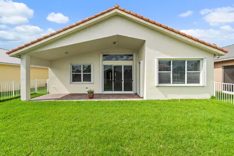 Exterior - 5183 SE Graham Dr, Stuart, FL 34997 photo 7 of 9