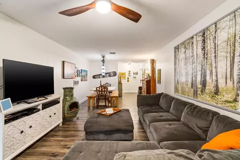 9511 NW 2nd Pl, Coral Springs, FL 33071