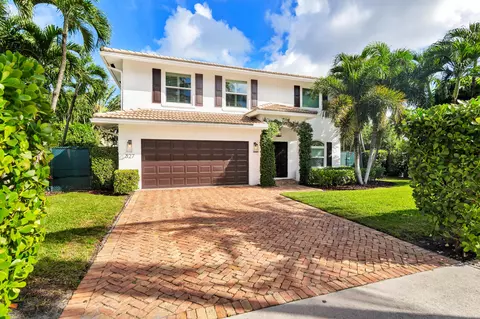 327 Monceaux Rd, West Palm Beach, FL 33405