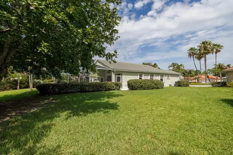 Exterior - 2986 SE Kingsmill Pl, Stuart, FL 34997 photo 6 of 11