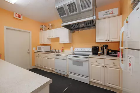 Kitchen - 2986 SE Kingsmill Pl, Stuart, FL 34997 photo 3 of 3