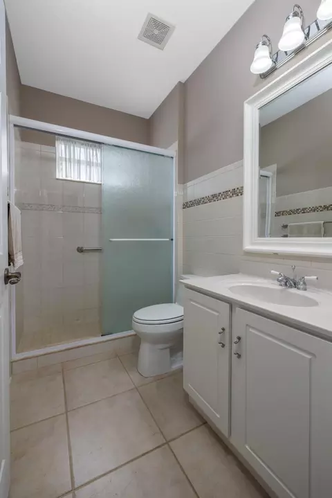 Bath - 2986 SE Kingsmill Pl, Stuart, FL 34997 photo 3 of 3
