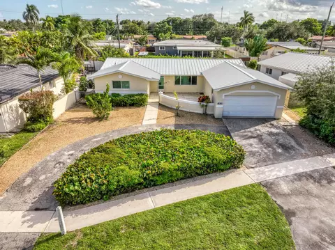 1025 Yale Dr, Hollywood, FL 33021