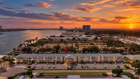 120 Lehane Ter #308, North Palm Beach, FL 33408