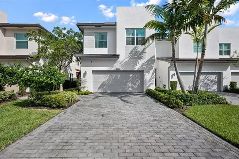 4886 Navali Dr, Wellington, FL 33467